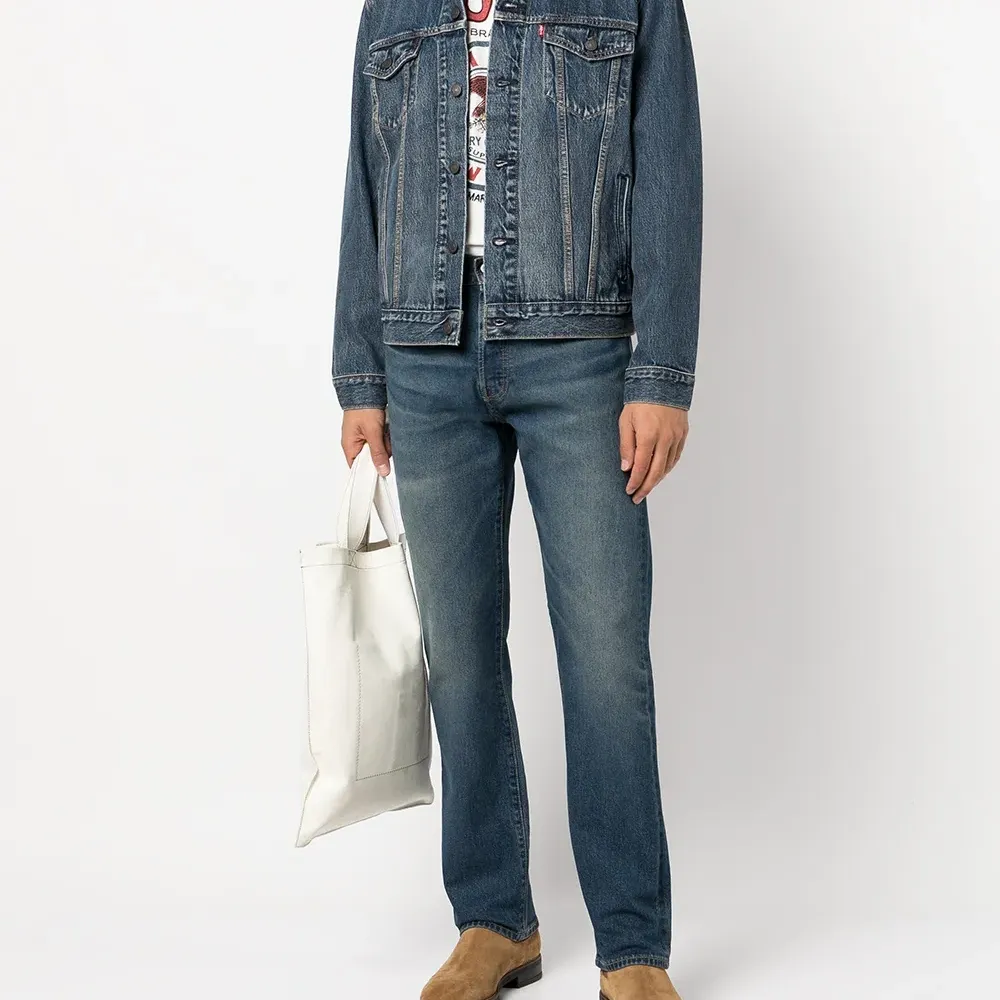 Футболка с логотипом