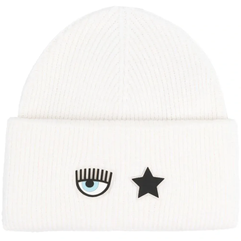 Шапка бини в рубчик с нашивками