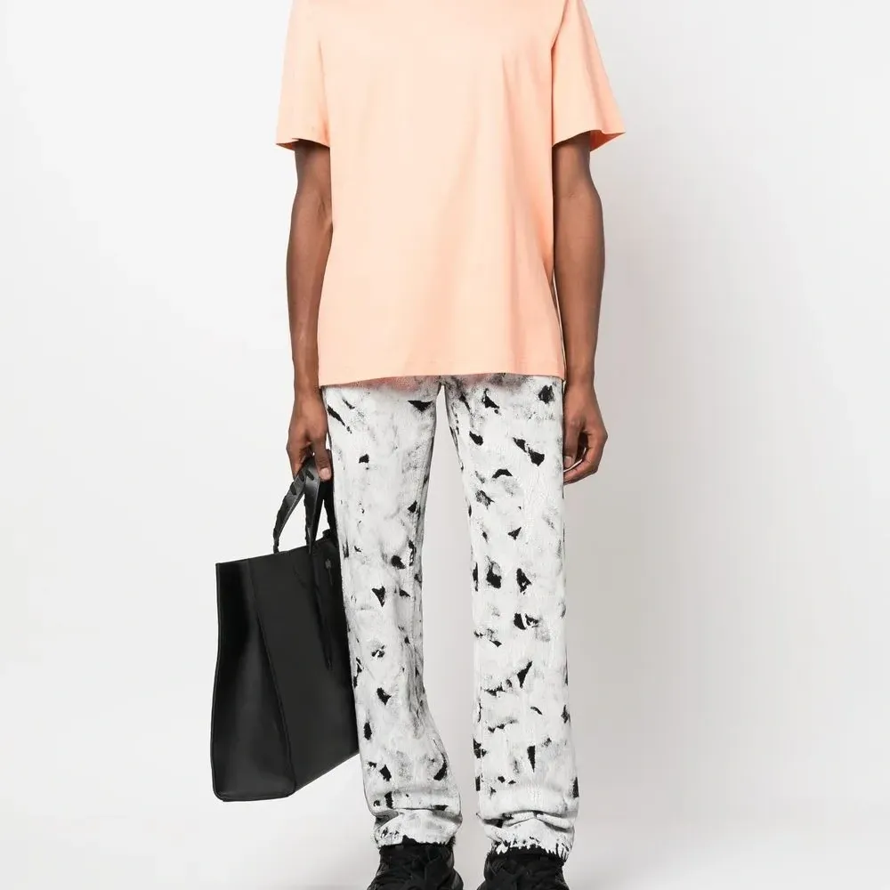 Футболка с логотипом