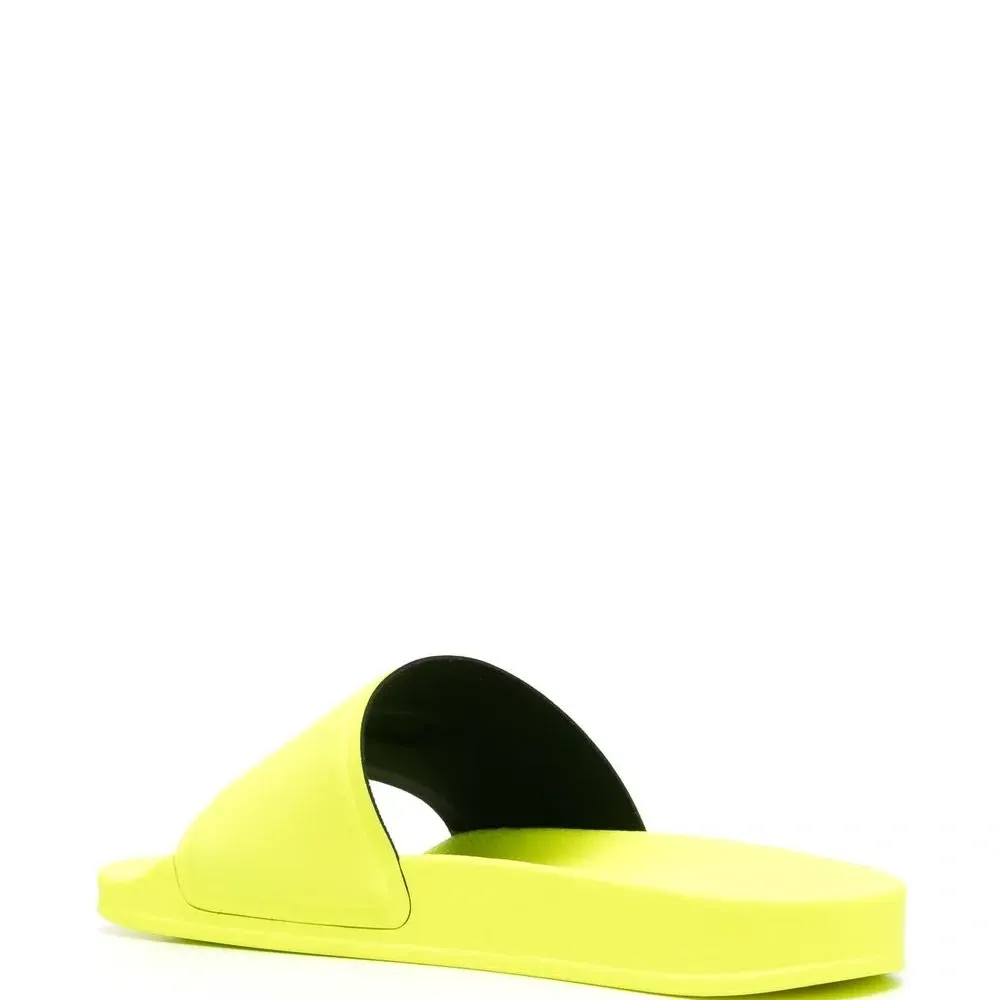 Шлепанцы с логотипом