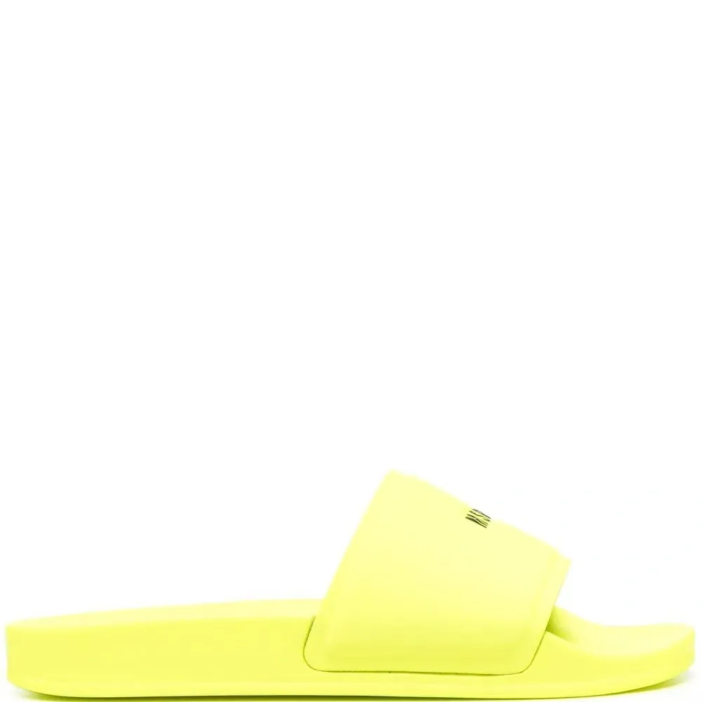 Шлепанцы с логотипом