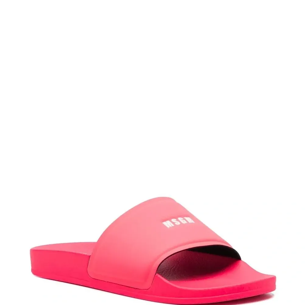 Шлепанцы с логотипом