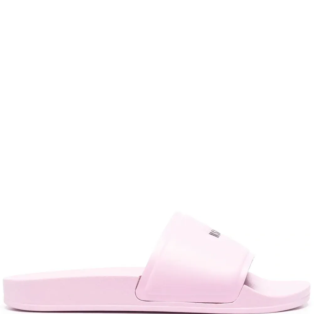 шлепанцы с логотипом