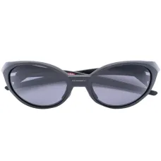 Солнцезащитные очки в овальной оправе