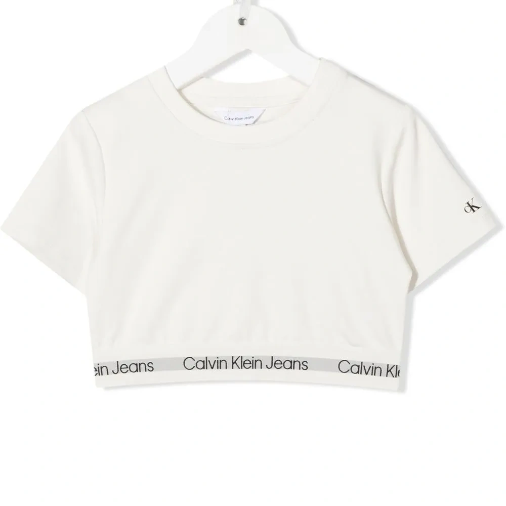 Укороченная футболка с логотипом