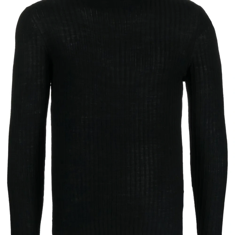 Свитер с высоким воротником