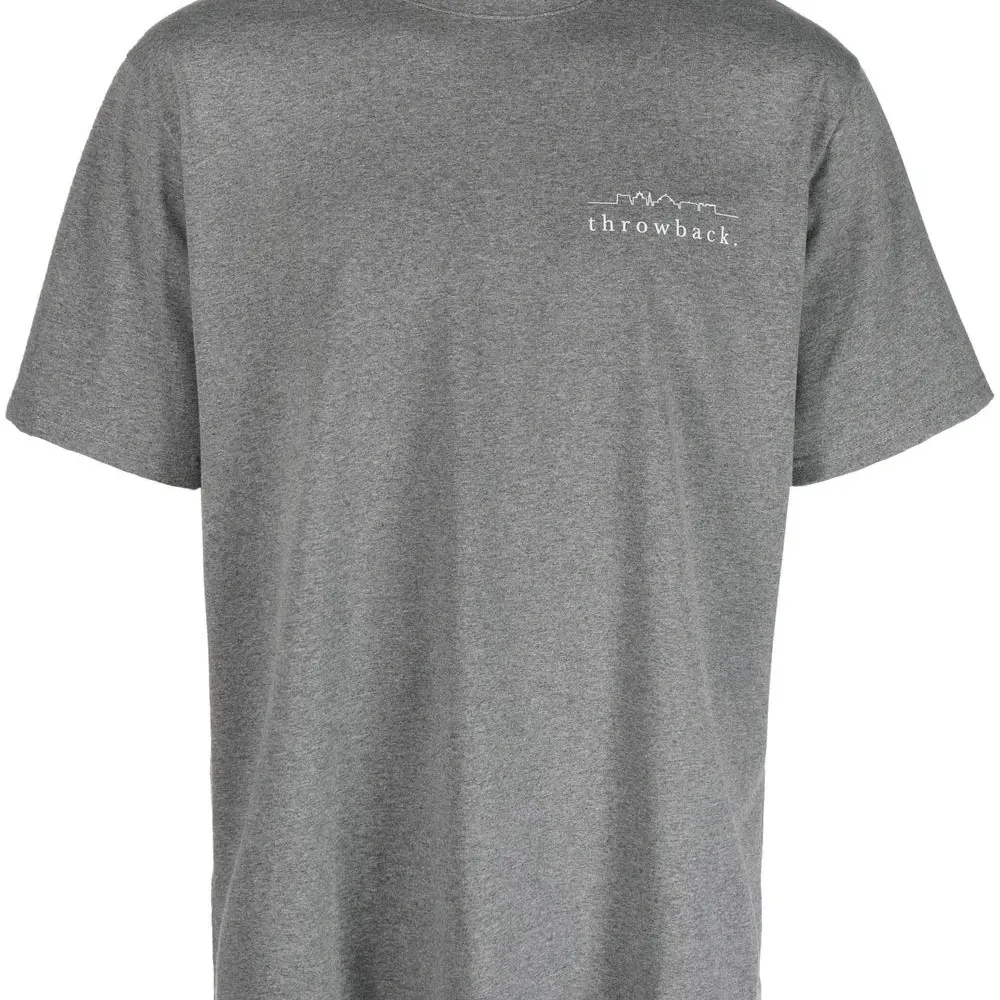 футболка с логотипом