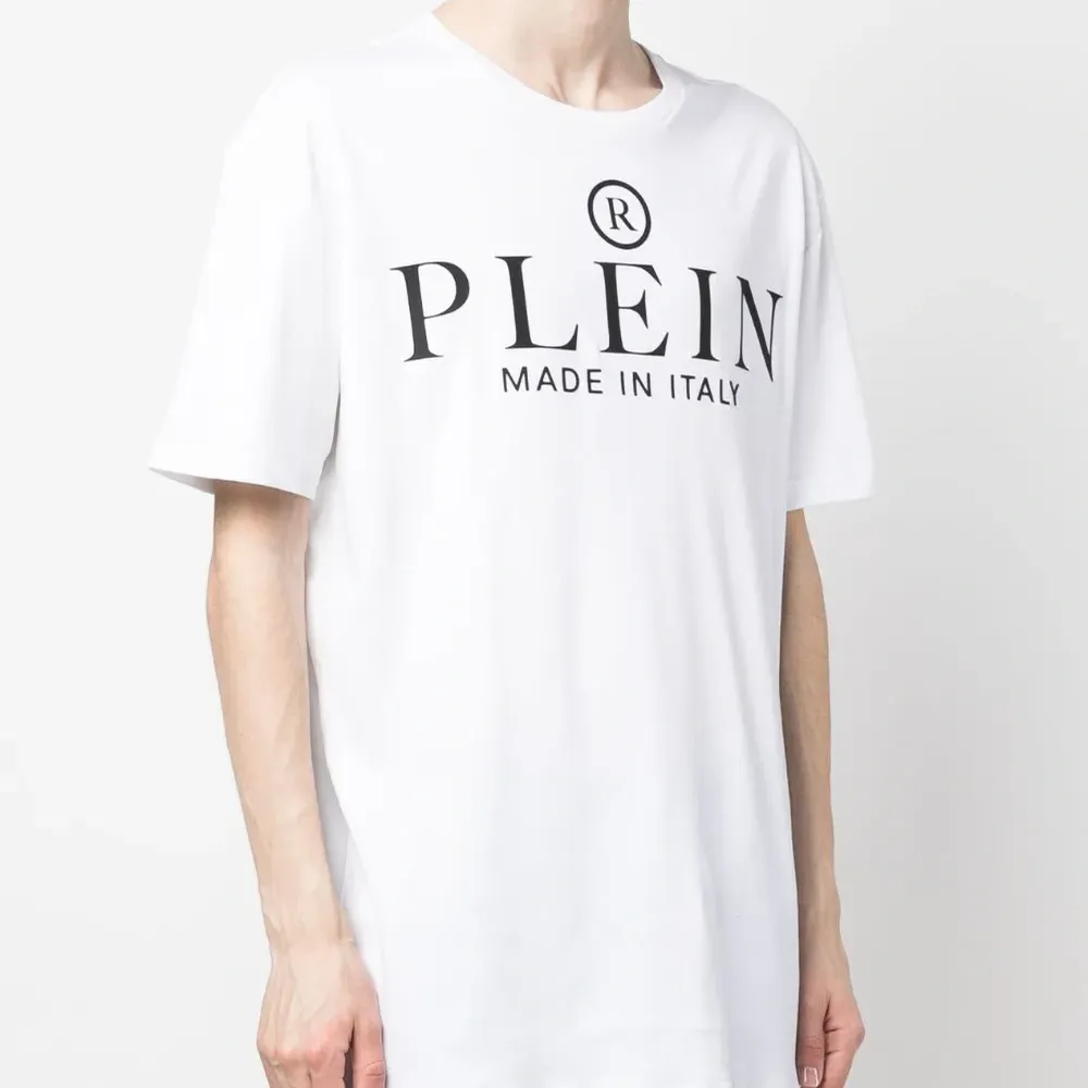 Футболка с логотипом