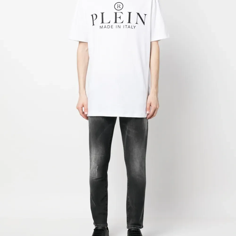 Футболка с логотипом