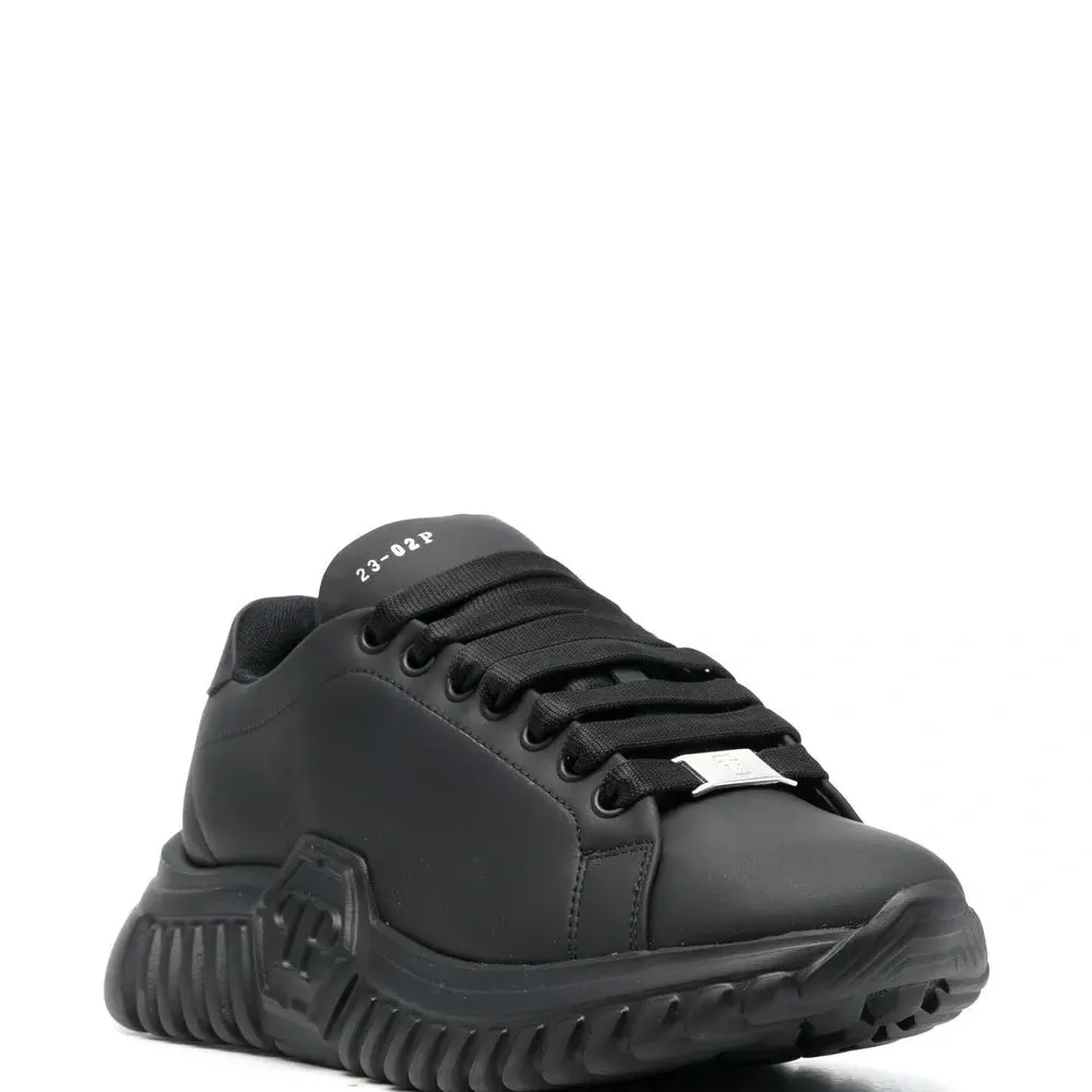 Кроссовки на шнуровке