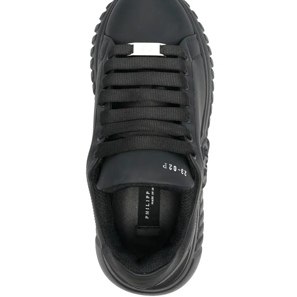 Кроссовки на шнуровке