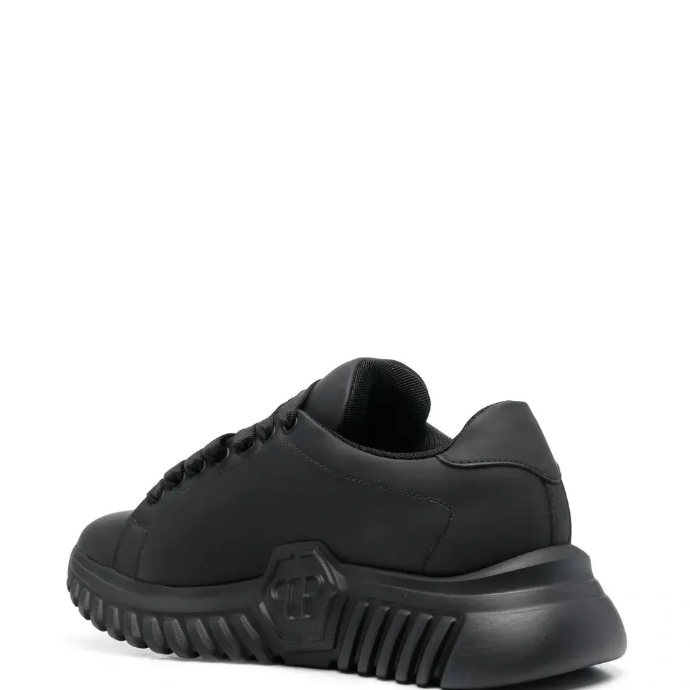 Кроссовки на шнуровке