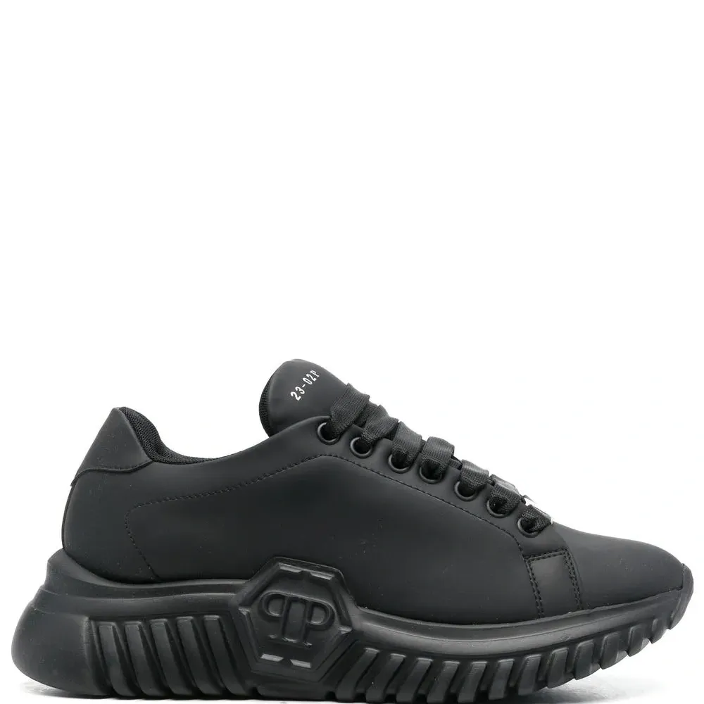 Кроссовки на шнуровке