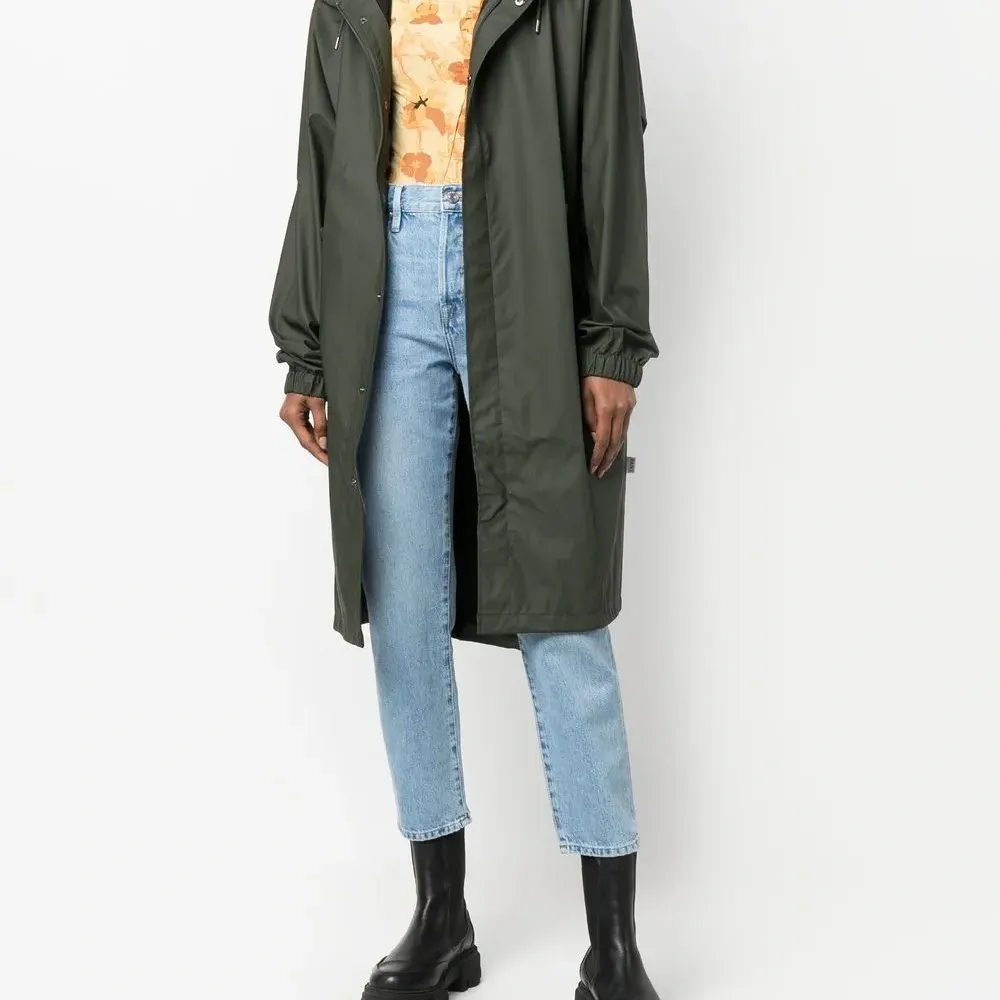 Плащ с капюшоном и кулиской Плащ с капюшоном и кулиской