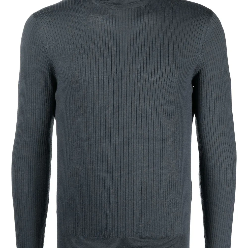 Джемпер в рубчик с высоким воротником