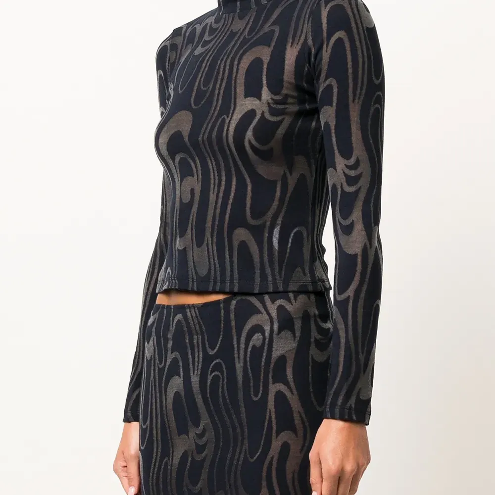 Топ Shrunk с высоким воротником и длинными рукавами