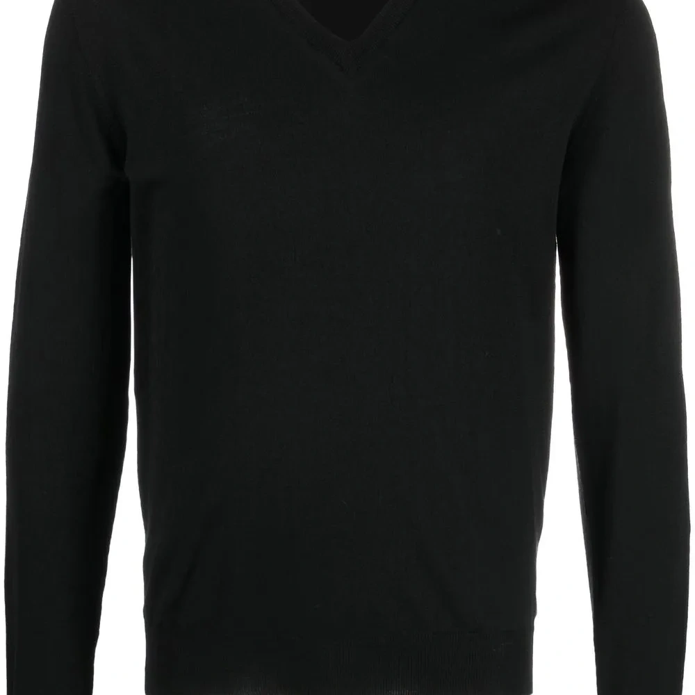 Джемпер с V-образным вырезом