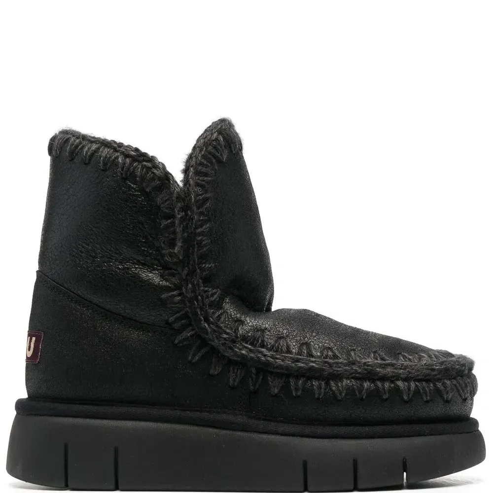 Ботинки на массивной подошве