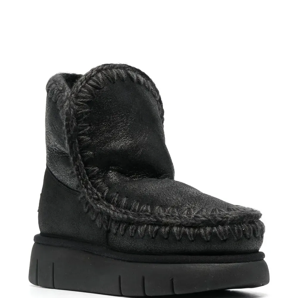 Ботинки на массивной подошве