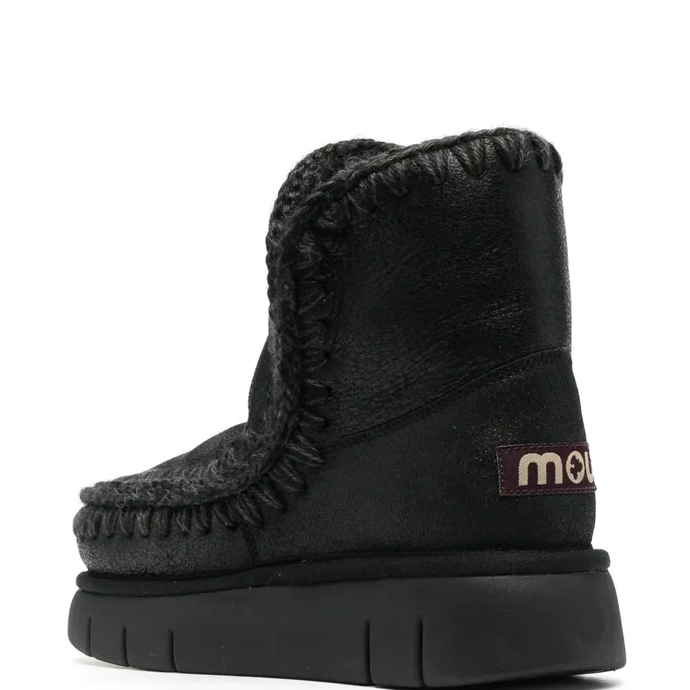 Ботинки на массивной подошве