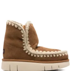 Сапоги с нашивкой-логотипом