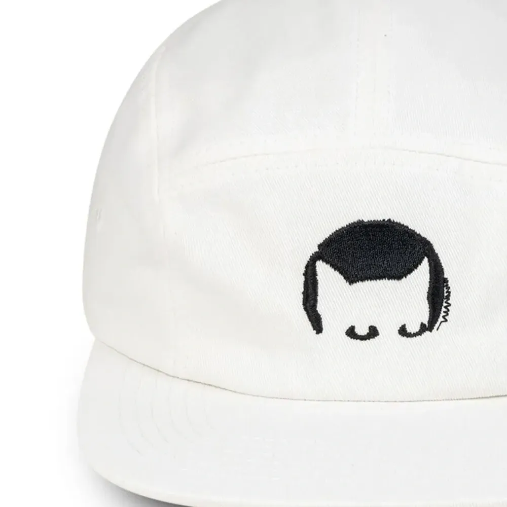 Кепка с вышитым логотипом