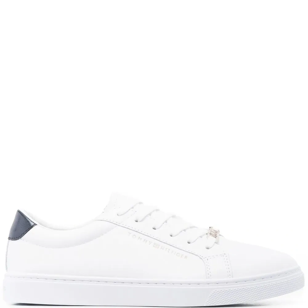 Кроссовки с логотипом