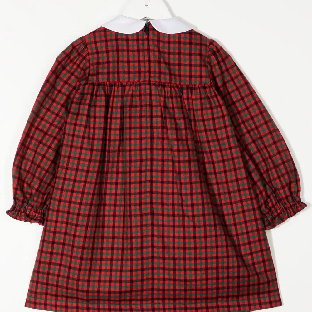 Клетчатое платье с длинными рукавами