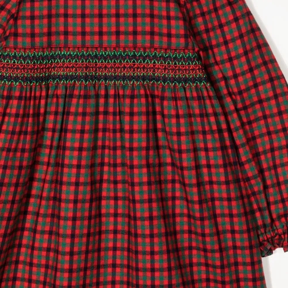 Клетчатое платье с длинными рукавами