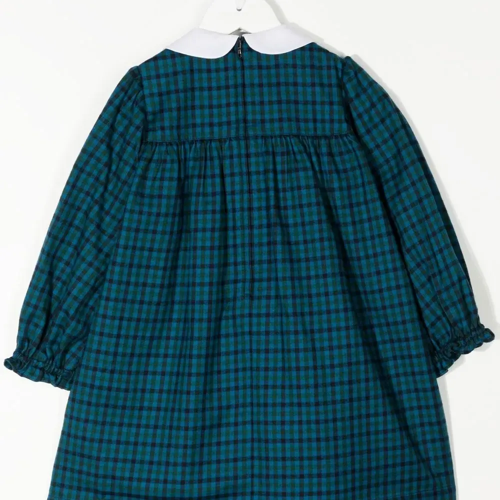 Клетчатое платье с длинными рукавами