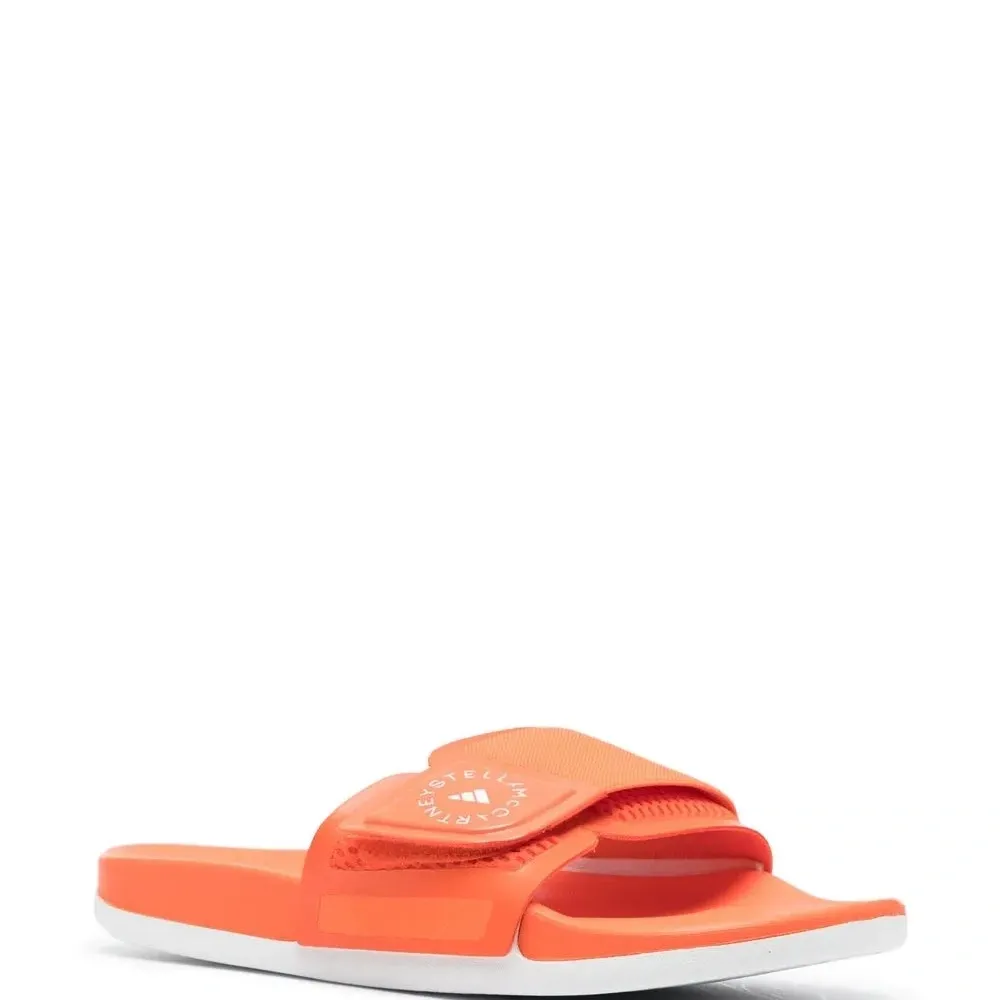 Шлепанцы с логотипом