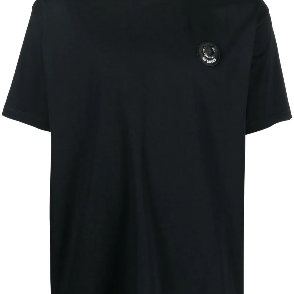 Футболка с нашивкой-логотипом