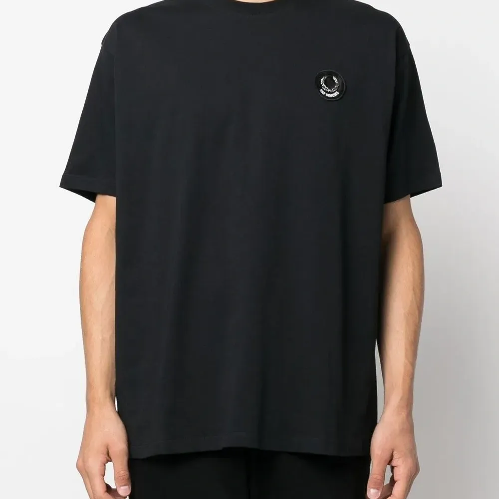 Футболка с нашивкой-логотипом