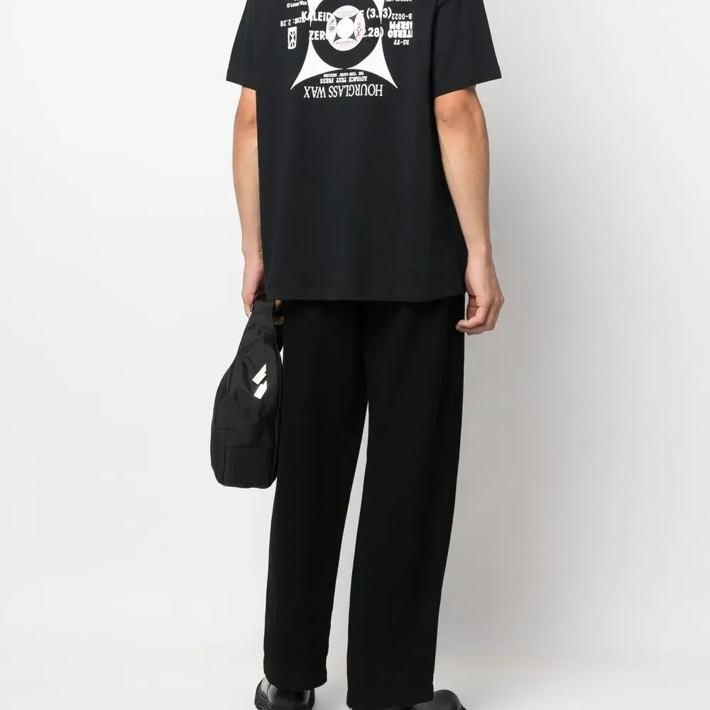 Футболка с нашивкой-логотипом