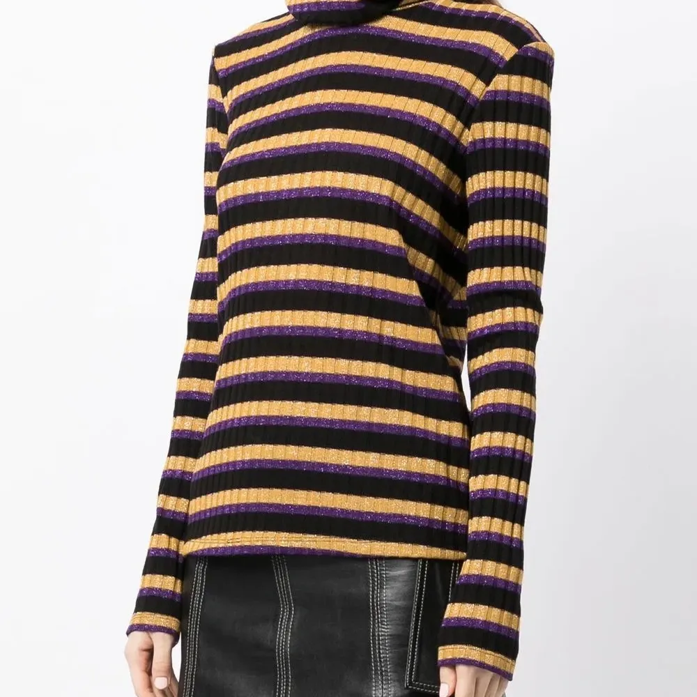 Полосатый джемпер с высоким воротником