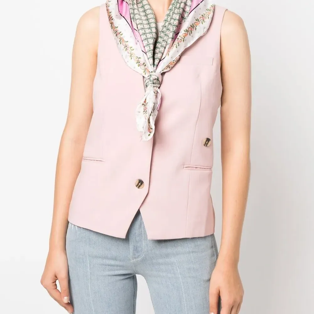 Шелковый платок с графичным принтом