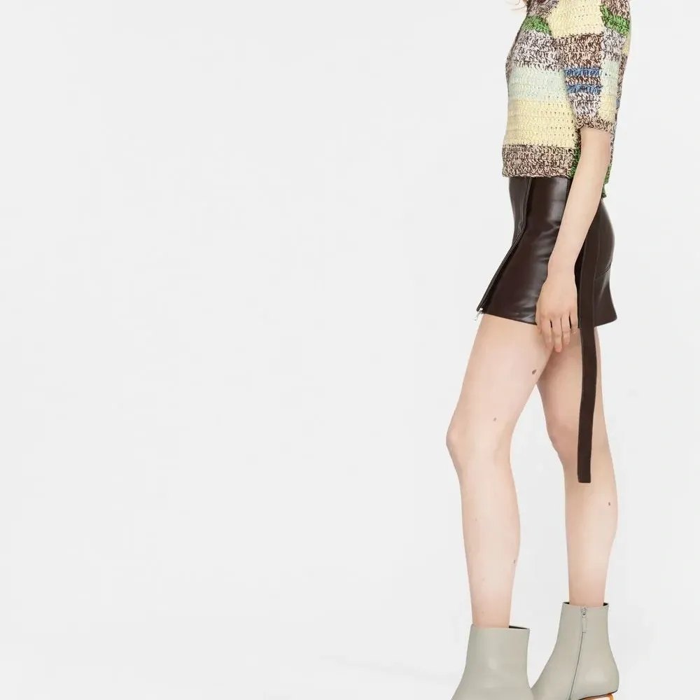 Мини-юбка с завышенной талией и поясом