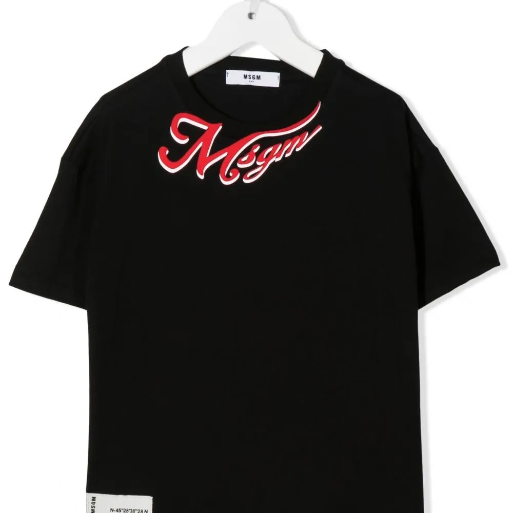 Футболка с логотипом