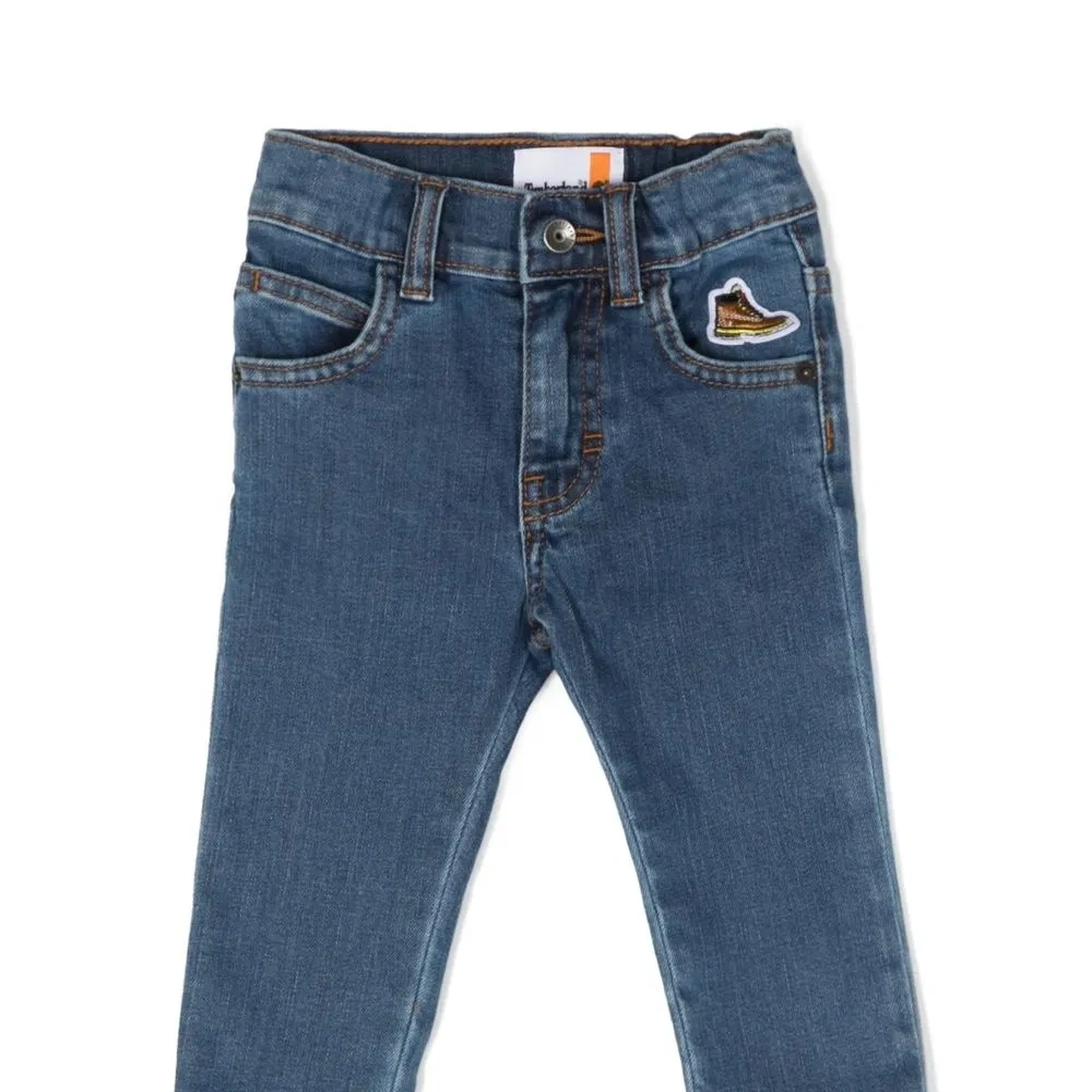 Джинсы с нашивкой