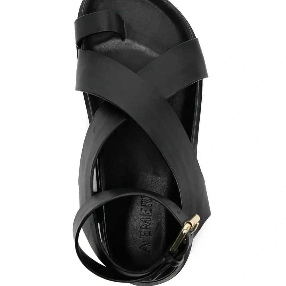 Сандалии с ремешками