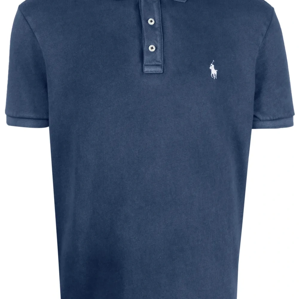 Рубашка поло с вышитым логотипом