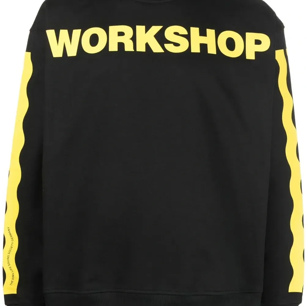 Толстовка с графичным принтом