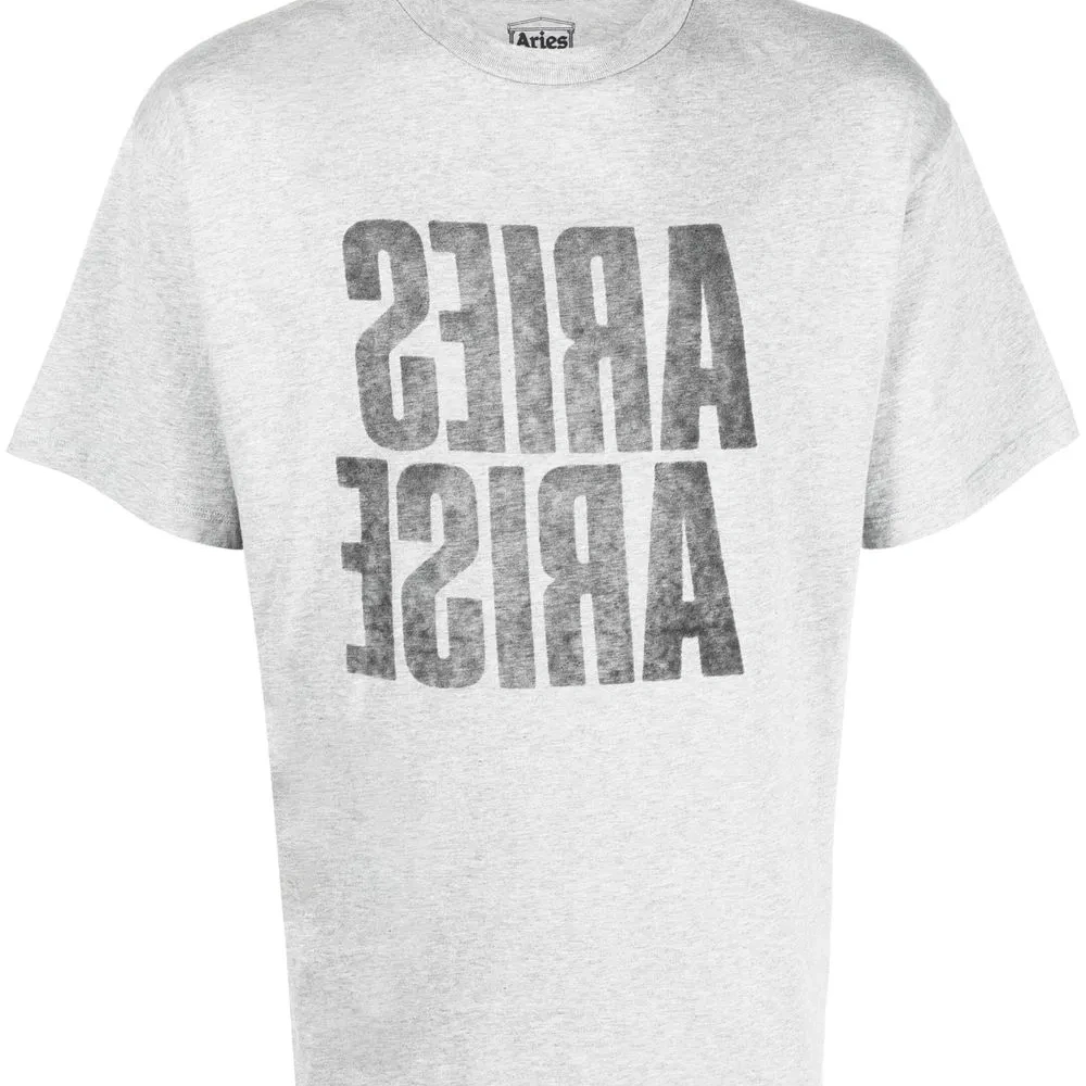 Футболка с логотипом