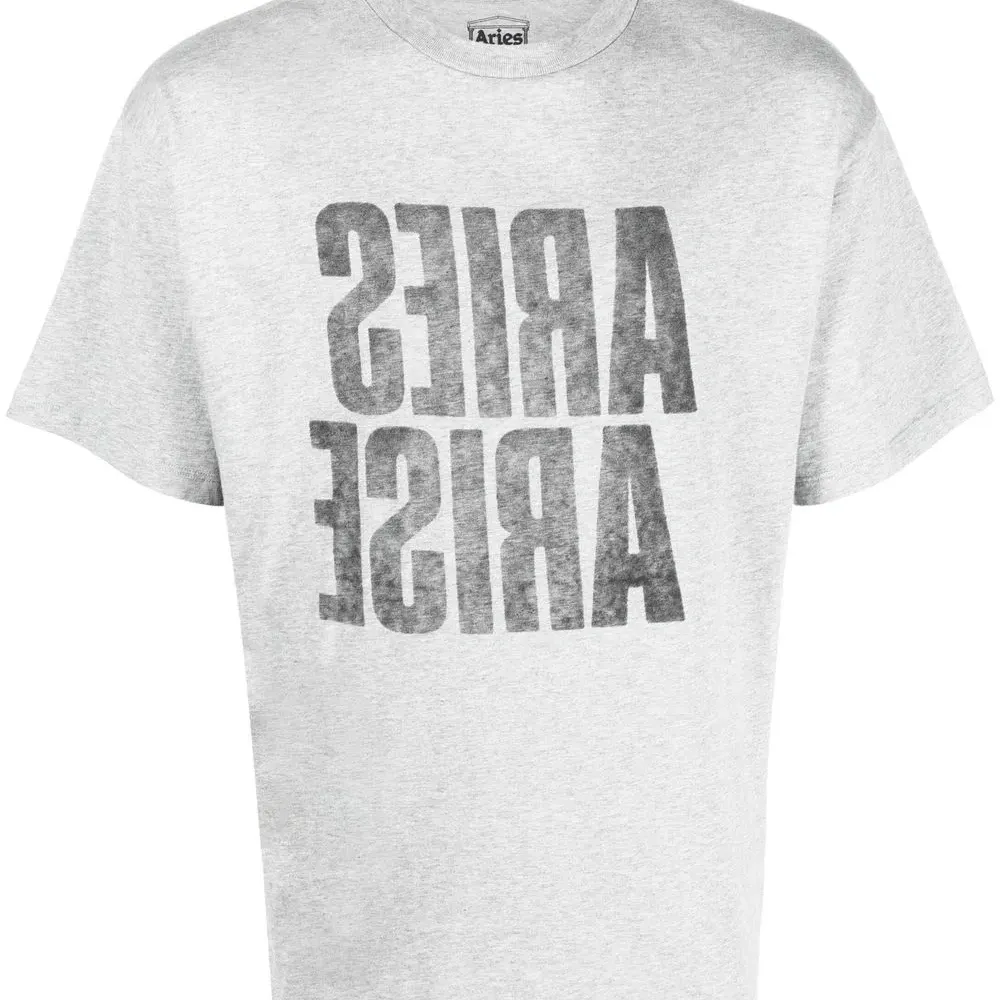 Футболка с логотипом