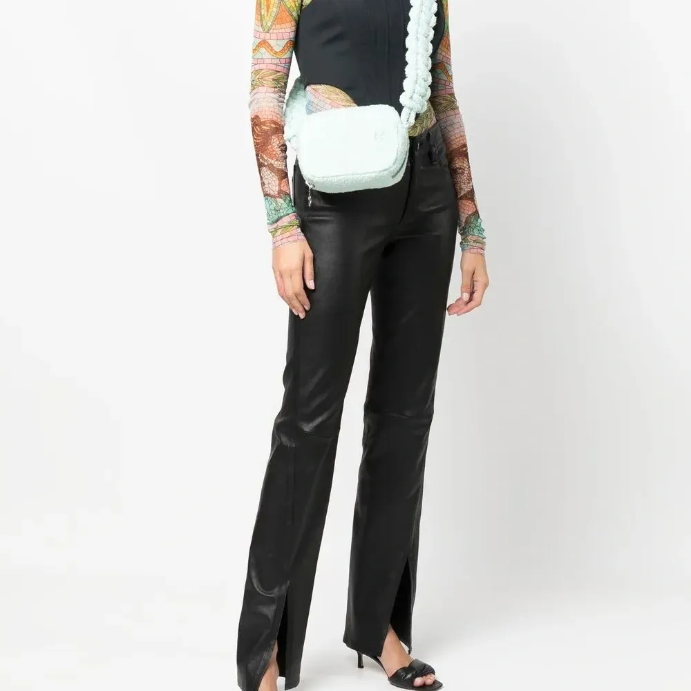 Сумка на плечо с вышитым логотипом