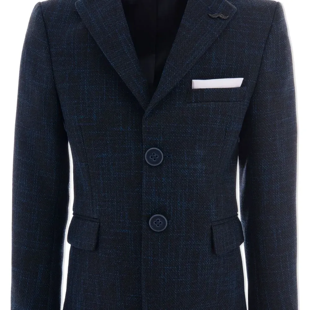 Блейзер строгого кроя с заостренными лацканами