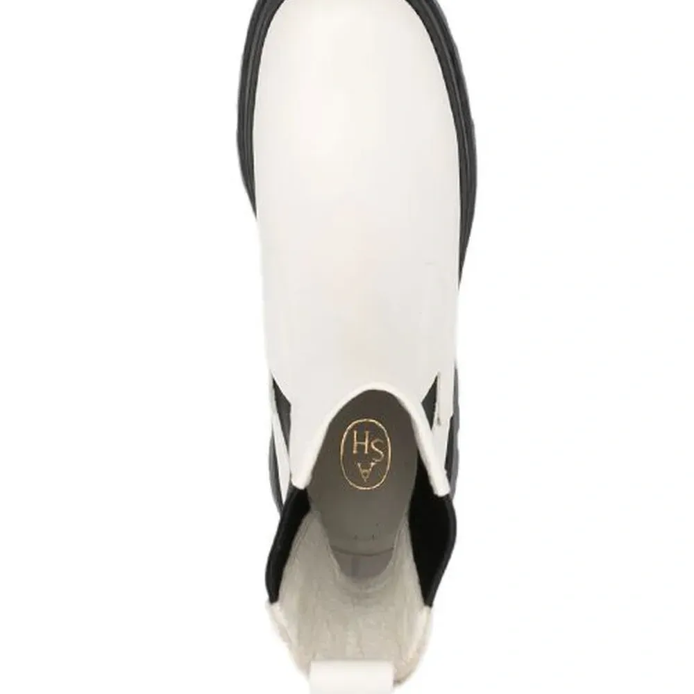 Ботинки с эластичными вставками