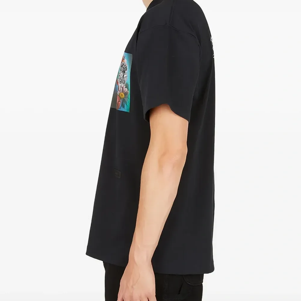 Футболка с цветочным принтом Футболка с цветочным принтом