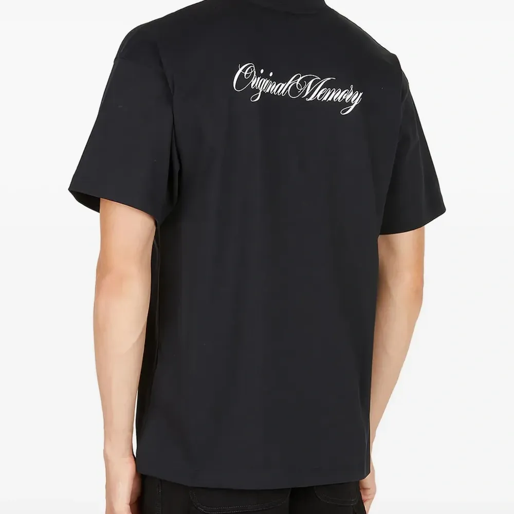 Футболка с цветочным принтом Футболка с цветочным принтом