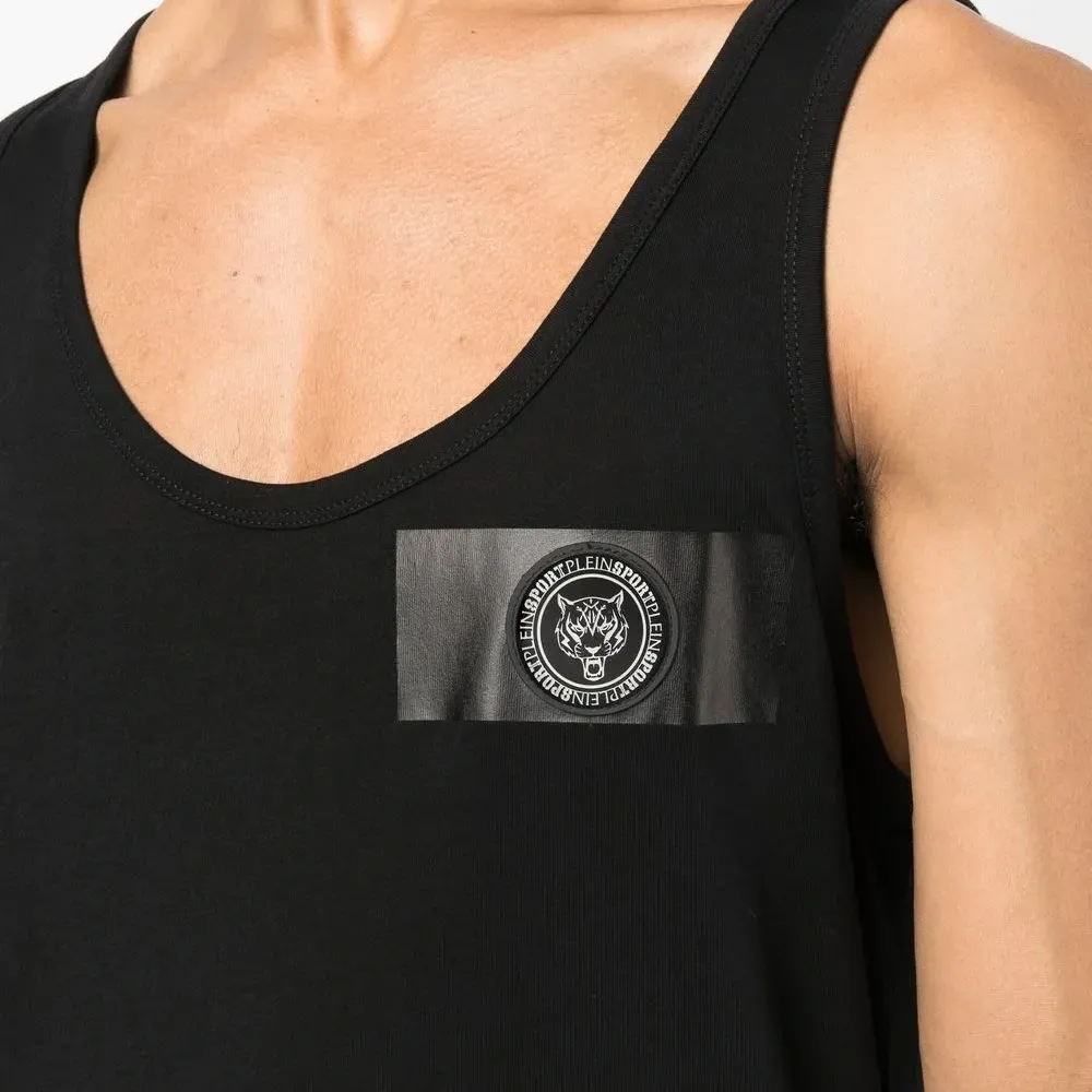 Топ с нашивкой-логотипом